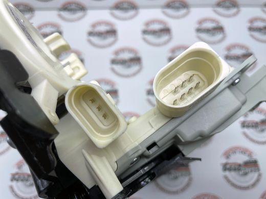 97053752400, 970 537 524 00 Замок передней правой двери с доводчиком, рестайл Porsche Panamera 970