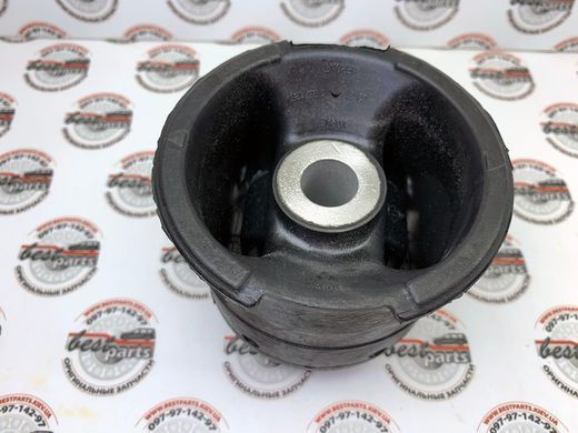 KHC000050 Подушка (Опора) заднего подрамника передняя Range Rover Vogue L322