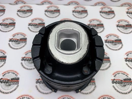 KHC000050 Подушка (Опора) заднего подрамника передняя Range Rover Vogue L322