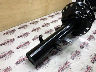 LR084894 Стойка передняя (Амортизатор передний) правый Land Rover Discovery Sport L550