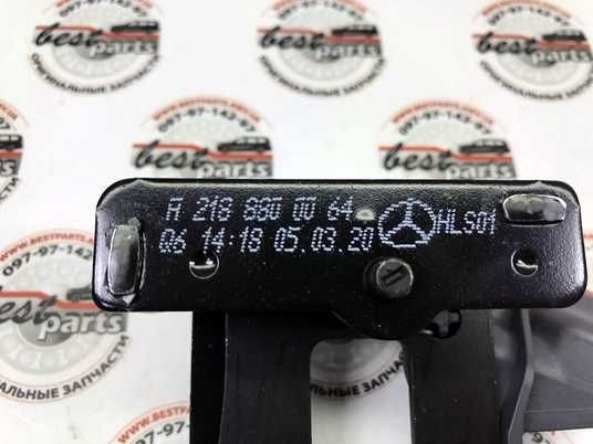 A2188800064, A 218 880 00 64 Петля замка капота Mercedes C W205