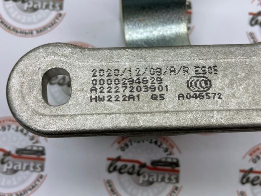 A2227203901, A 222 720 39 01 Петля водительской двери верхняя левая Mercedes S C217/W222