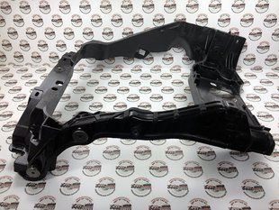 95B805295D, 95B 805 295 D Кронштейн кріплення лівого інтеркулера Porsche Macan 95B