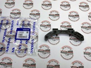 31265160 Кронштейн лючка бензобака Volvo XC90 (-14) / XC70 (-07) / V70 (-08) / S60 (-09)