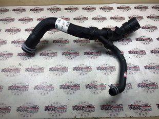 LR049635 Патрубок охолодження радіатора 9 ступінчастою АКПП Range Rover Evoque L538 / Land Rover Discovery Sport L550