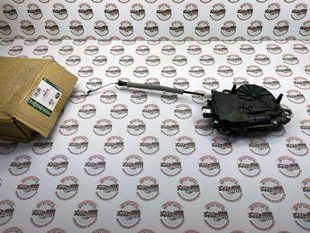 LR090182 Актуатор (доводчик) заднього верхнього замка багажника Range Rover Vogue L405