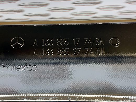 A1668851774, A 166 885 17 74 Накладка на ходовые огни хромированная передняя левая Mercedes GL/GLS X166