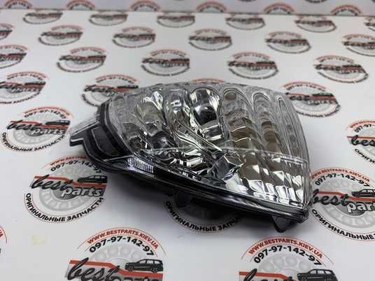 31111814 Повторитель поворота правого зеркала Volvo XC90 (-14