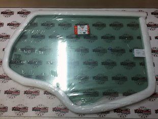 LR044529 Стекло боковое заднее правое Range Rover Evoque L538