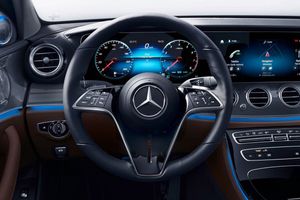 Mercedes-Benz виготовили нове кермо з додатковими датчиками