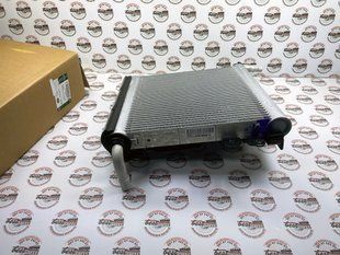 LR140294 Додатковий радіатор правий Range Rover Velar L560