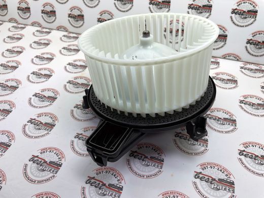 32392343 Вентилятор (мотор) обдува салону Volvo XC90 (16-)/XC60 (18-)/V90 CC (17-)/V90 (17-)/V60 CC (19-)/V60 (19-)/S90L (19-)/S60 (19-)