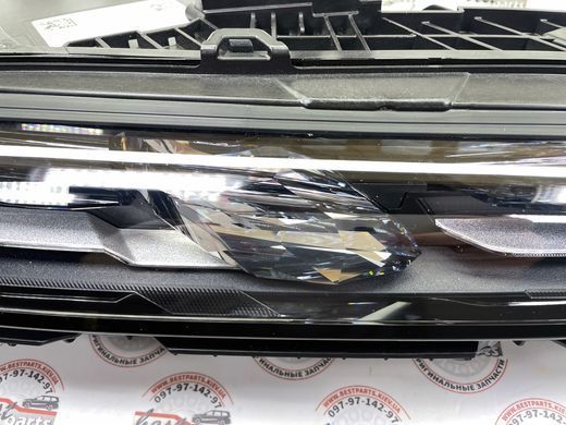 63115A9CF86, 63 11 5 A9C F86 Фара передняя правая верхняя диодная Crystal BMW 7 G70