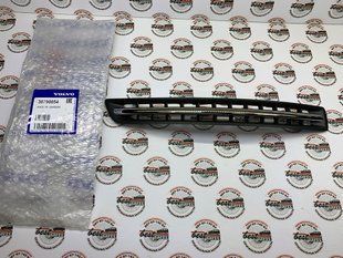 30790054 Решітка переднього бампера права, чорна з хромованою смугою Volvo XC90 (-14)