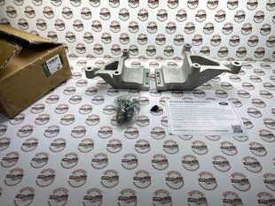 VPLXP0516 Кріплення правої бічної підніжки к-т Sport/Dynamic Range Rover Vogue Sport L461