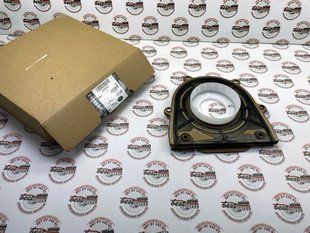 LR162092 Крышка коленвала задняя с сальником Range Rover Sport L494 / Evoque L538 / Land Rover Discovery Sport L550