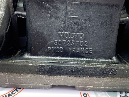 30723702 Подушка (Опора) двигуна права 4.4 Volvo XC90 (-14)