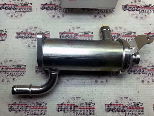 LR004536 Охолоджувач (теплообмінник) клапана правий Range Rover Sport L320 / Land Rover Discovery 3/4 L319