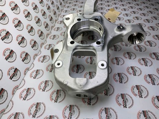 A1673322600, A 167 332 26 00 Кулак (цапфа) поворотный передний правый Mercedes GLE W167/C167 / GLS X167