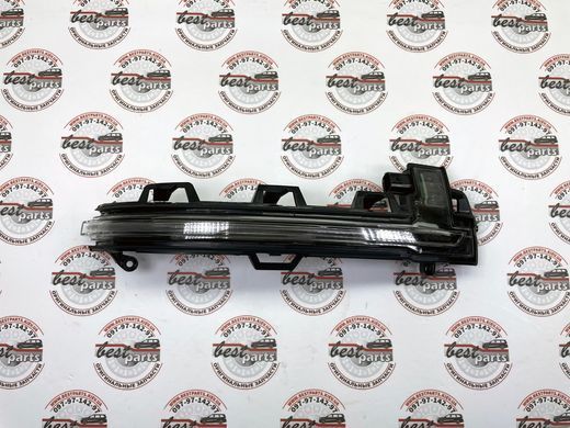 63137441440, 63 13 7 441 440 Повторитель поворота правого бокового зеркала BMW X3 G01/G08/F97 / X4 G02/F98 / X5 G05/G18/F95 / X6 G06/F96 / X7 G07 / XM G09