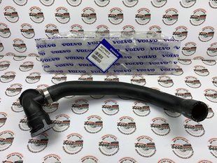 30774513 Патрубок системы охлаждения Volvo XC90 (-14) / XC70 (-16) / XC60 (-17) / V70 (-16) / V60 (-18) / S60 (-18) / S80 (-16)