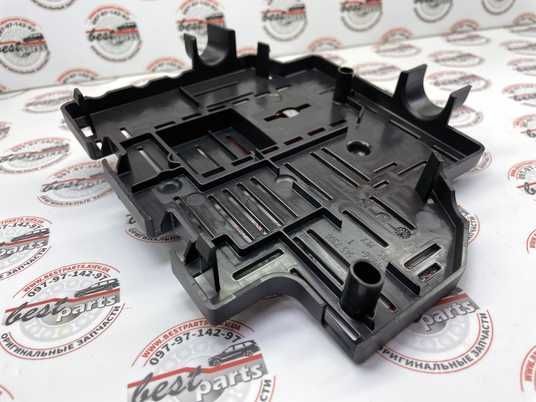 A1675457300, A 167 545 73 00 Крышка блока предохранителей Mercedes