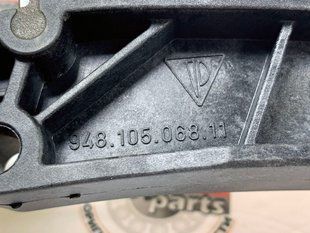 94810506811, 948 105 068 11 Направляющая цепи левая Porsche Cayenne 957/958 / Panamera 970 / Macan 95B