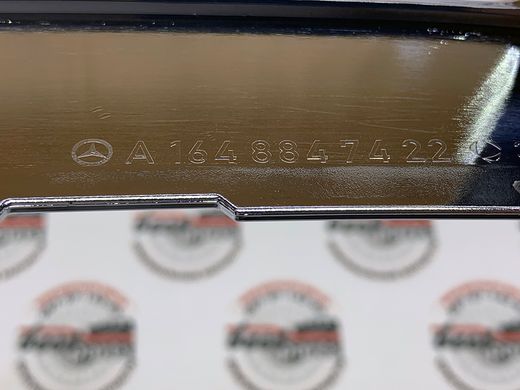 A1648847422, A 164 884 74 22 Накладка на ходовые огни хромированная передняя правая рестайлинг Mercedes GL X164