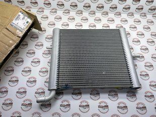 LR181521 Радіатор охолодження додатковий Range Rover Vogue L405 / Sport L494