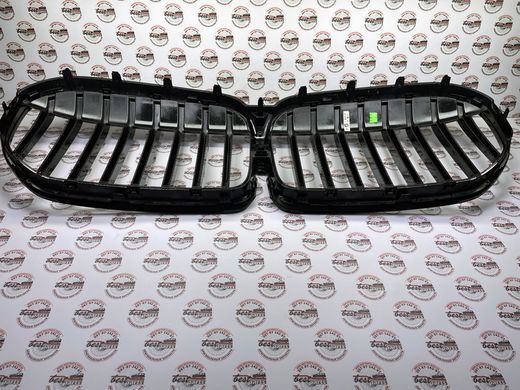 51138096133, 51 13 8 096 133 Решетка радиатора (ноздри) рестайл черная BMW 7 G11/G12