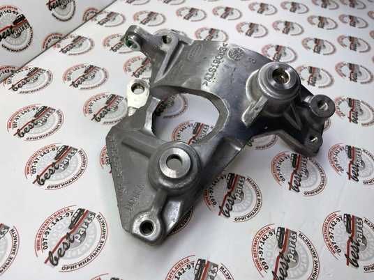 LR181144 Кронштейн компрессора кондиционера Range Rover Vogue L460