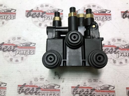 LR070246 Блок клапанов подвески задний Range Rover Vogue L405 / Sport L494