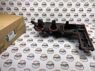LR022304 Кришка клапанна Range Rover Evoque L538 / Land Rover Freelander 2 L359 / Discovery Sport L550
