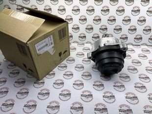 22116878247, 22 11 6 878 247 Подушка (опора) двигателя левая BMW B57 / 3 G20/G21 / 5 G30/G31 / 6 G32 / 7 G11/G12 / 8 G14/G15/G16 / X1 U11/U12 / X2 U10 / X3 G01 / X4 G02/ / X5 G05 / X6 G06 / X7 G07