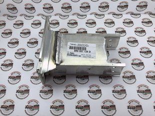 8R0807134D, 8R0 807 134 D Кронштейн підсилювача переднього бампера правий Porsche Macan 95B / 95B-2