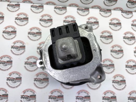 22116878247, 22 11 6 878 247 Подушка (опора) двигателя левая BMW B57 / 3 G20/G21 / 5 G30/G31 / 6 G32 / 7 G11/G12 / 8 G14/G15/G16 / X1 U11/U12 / X2 U10 / X3 G01 / X4 G02/ / X5 G05 / X6 G06 / X7 G07