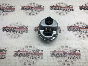 A0095420817, A 009 542 08 17 Датчик давления масла на масляном стакане Mercedes M103 / M104 / M119 / M120 / M603 / SL R129 / S W140