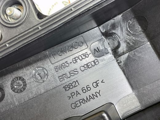 LR187029 Кришка клапанна з прокладкою в зборі права 5.0 Supercharger Range Rover Vogue L322 / L405 / Sport L320 / L494 / Land Rover Discovery 3/4 L319 / Defender L663