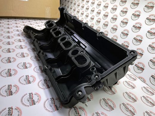 LR187029 Кришка клапанна з прокладкою в зборі права 5.0 Supercharger Range Rover Vogue L322 / L405 / Sport L320 / L494 / Land Rover Discovery 3/4 L319 / Defender L663