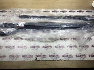 CUC000034 Уплотнитель (направляющая) стекла левой передней двери Range Rover Vogue L322