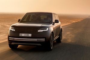 Перший прототип електричного кросовера Range Rover показали офіційно