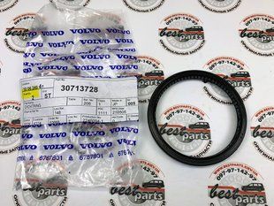 30713728 Сальник зовнішній втулки АКПП правого приводного валу Volvo XC90 (-14) / XC70 (-16) / XC60 (-17) / V70 (-16) / V60 CC (-18) / V60 (-18) / V50 (-12) / V40 CC (-19) / S60 CC (-18) / S60 (-18) / S40 (-12) / S80 (-16)