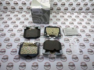 34116889570, 34 11 6 889 570 Колодки тормозные передние BMW 2 G42 / 3 G20/G21 / 4 G23/G26 / 5 G30/G31 / 6 G32 / 7 G11/G12 / 8 G14/G15/G16 / i4 G26 / iX I20 / X3 G01 / X4 G02 / X5 G05/G18 / X6 G06 / X7 G07 / Z4 G29