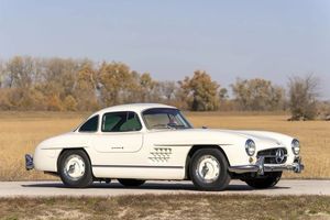 Детальную копию Mercedes 300 SL Gullwing продали за 366 000 долларов