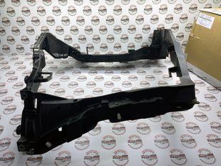 95B805594E, 95B 805 594 E Кронштейн кріплення правого інтеркулера Porsche Macan 95B/95B-2