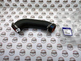 31338560 Патрубок (Шланг) интеркулера правый Volvo XC70 (-16) / XC60 (-17) / V70 (-16) / V60 CC (-18) / V60 (-18) / S80 (-16) / S60 CC (-18) / S60 (-18)