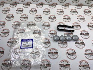 31664349 Ковпачки колісних секреток Silver к-т (4 ковпачки + щипці) Volvo XC90 (16-) XC70 (-16) XC60 (18-) XC60 (-17) V90 CC (17-) V90 (17-) V70 (-16) V60 CC (19-) V60 (19-) V60 CC (-18) V60 (-18) V50 (-12) V40 CC (-19) V40 (-19) S90L (19-)