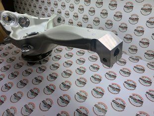 LR146341 Кулак поворотний передній правий Range Rover Vogue L405