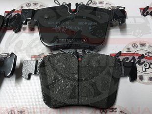 A0084201320, A 008 420 13 20 Колодки тормозные задние Mercedes C W205