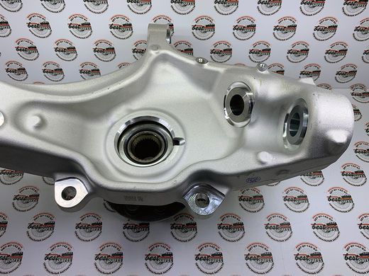 LR146343 Кулак поворотный передний левый Range Rover Vogue L405